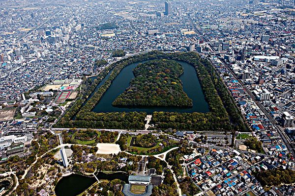 照片:日本天皇住在哪裡?乍一看還真的以為是旅遊區,實在太美了