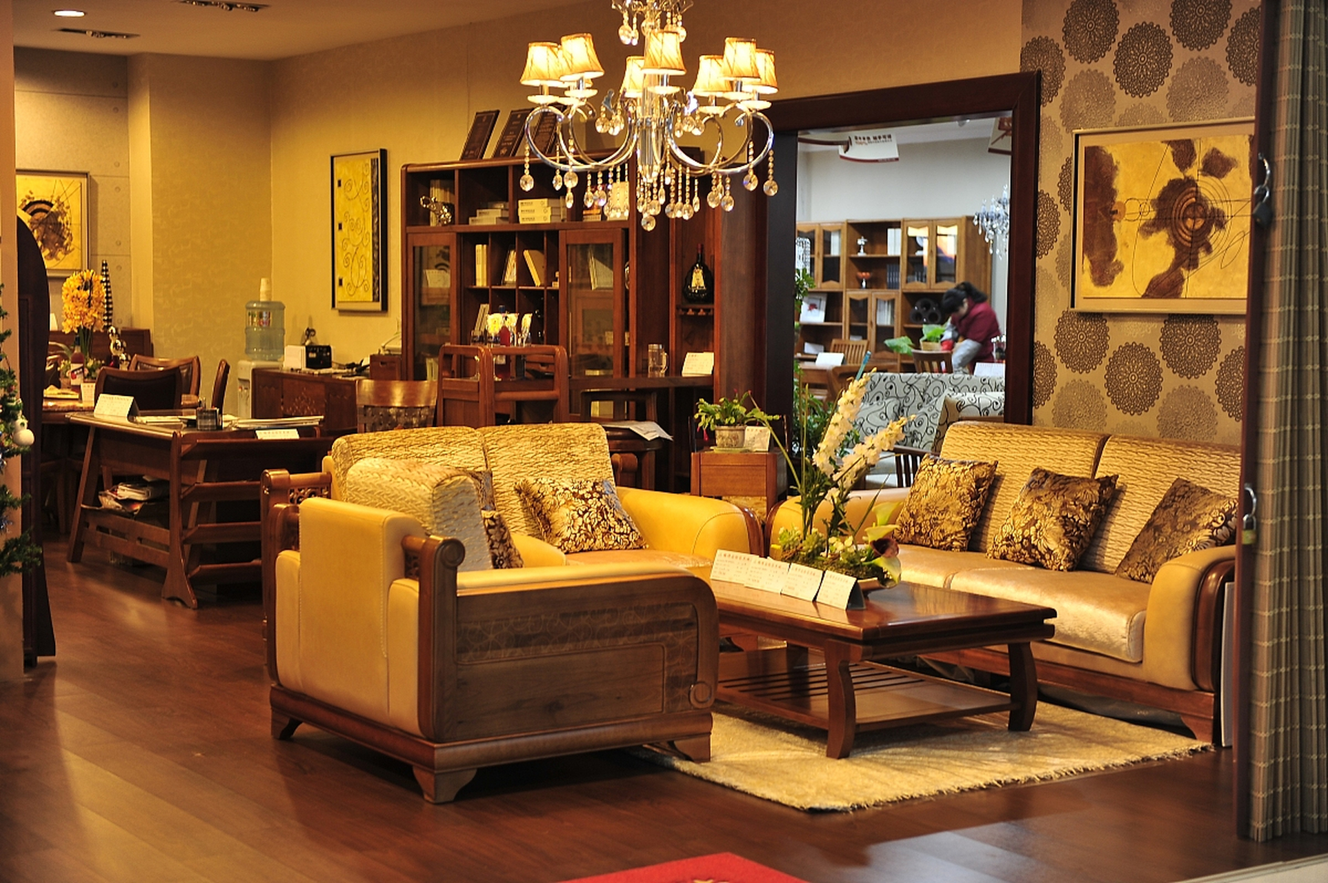 摘要:本文介绍了家具海运到越南的过程,包括运输流程和注意细节