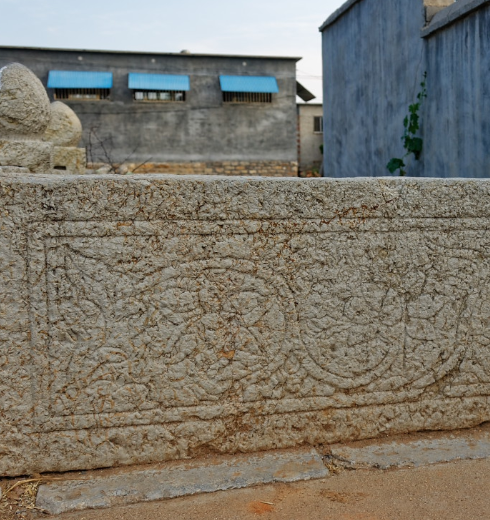 村中这座古石桥桥墩竟然用了360个石碌碡令人称奇!