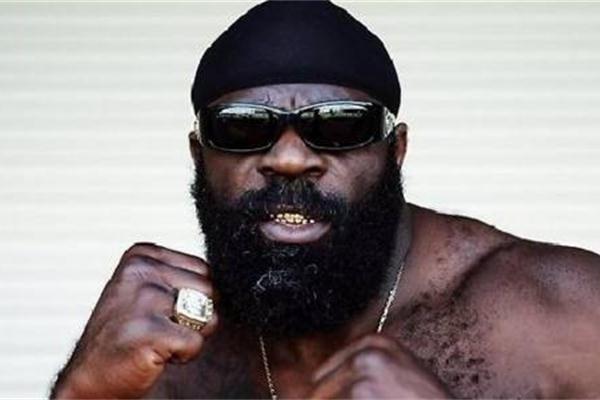 ufc选手的街斗能力如何?锤子曾经一挑五,"嘴炮"街斗成日常