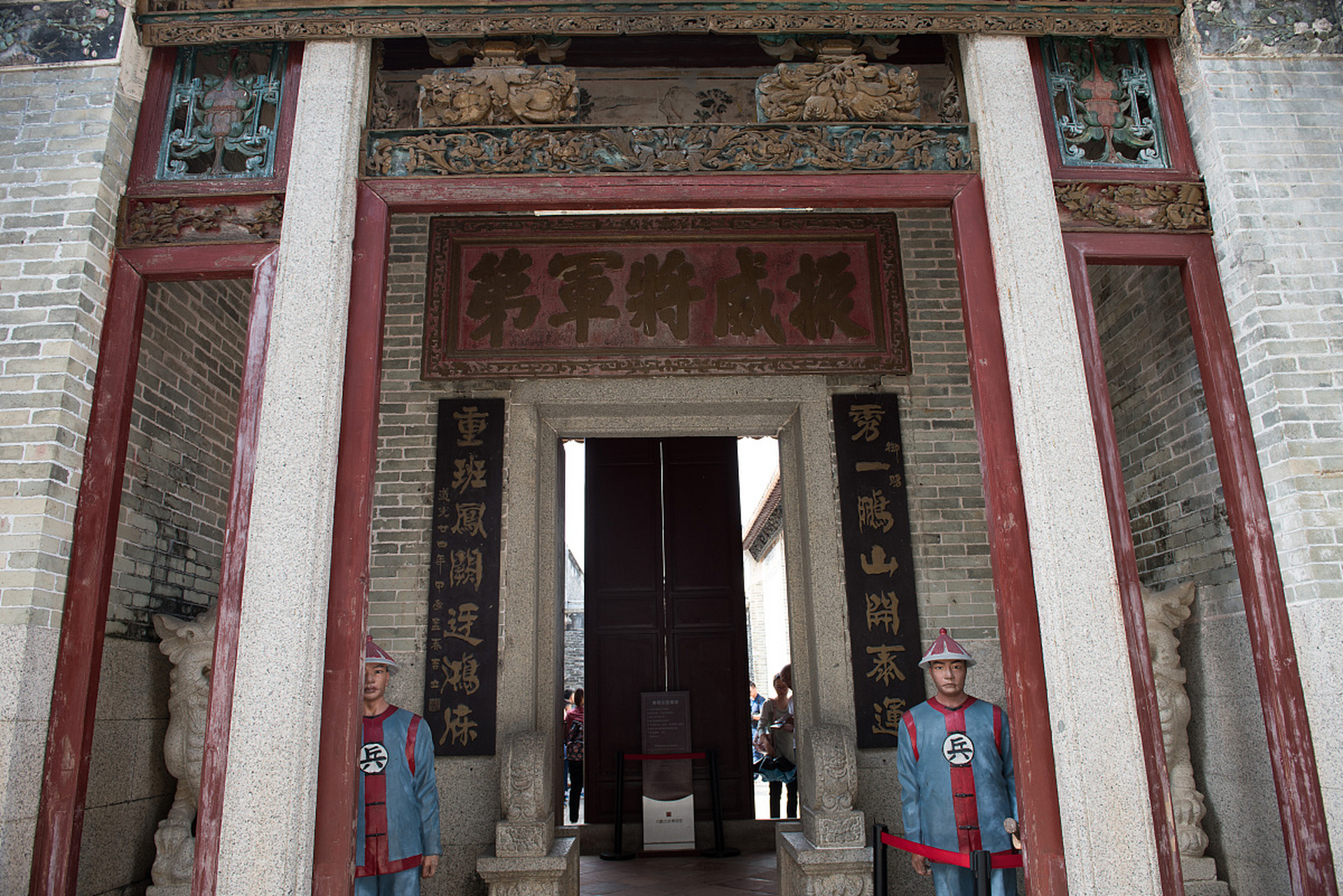 在广州市番禺区小谷围街道,有一座古老而庄重的祠堂,它的名字叫北亭