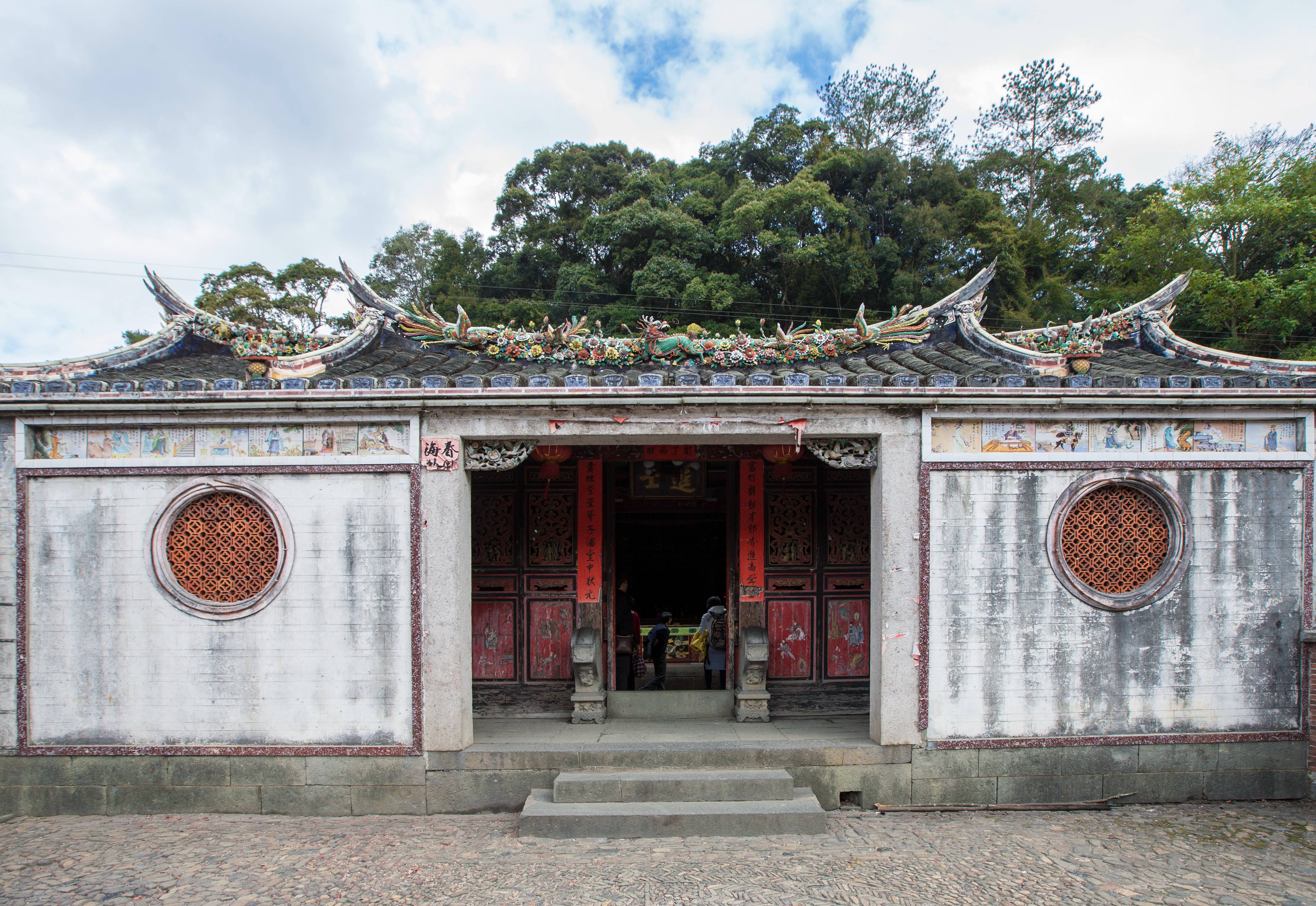 张姓的张氏家庙,两岸各有一座