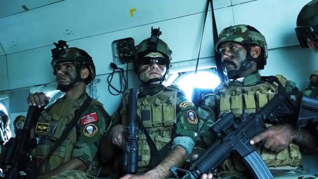 美军撤离让恐怖分子想东山再起,伊拉克特种兵急了,苦练各种战术