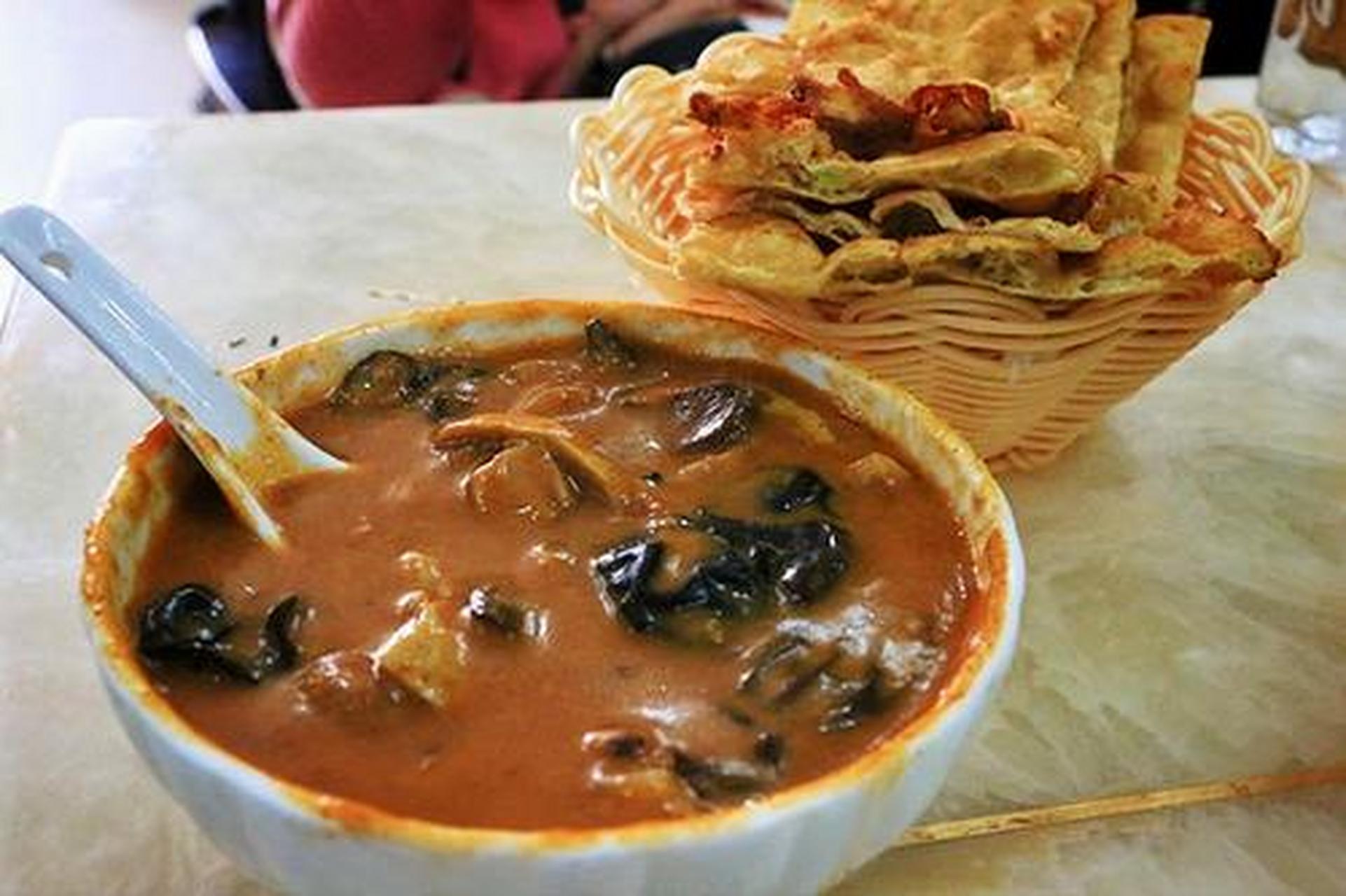 辣汤起源于河南周口市西华县逍遥镇的"逍遥镇胡辣汤",是一种汤类小吃