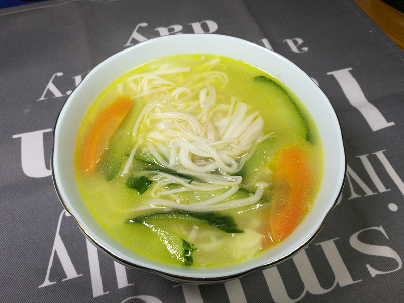 几分钟就可以端上桌的早餐,清淡美味爽口,我家孩子很喜欢