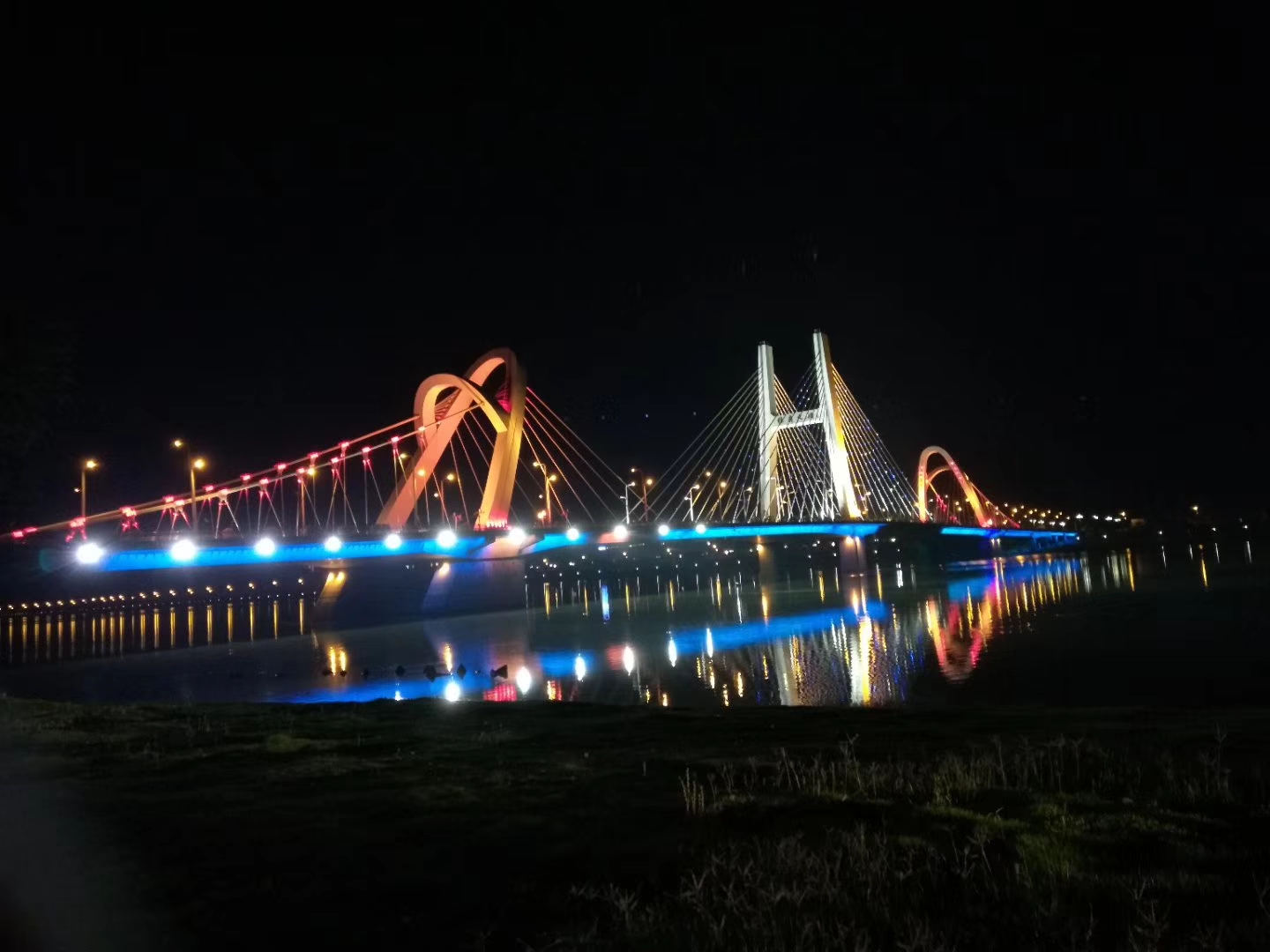 最美的汉中,龙岗大桥夜景