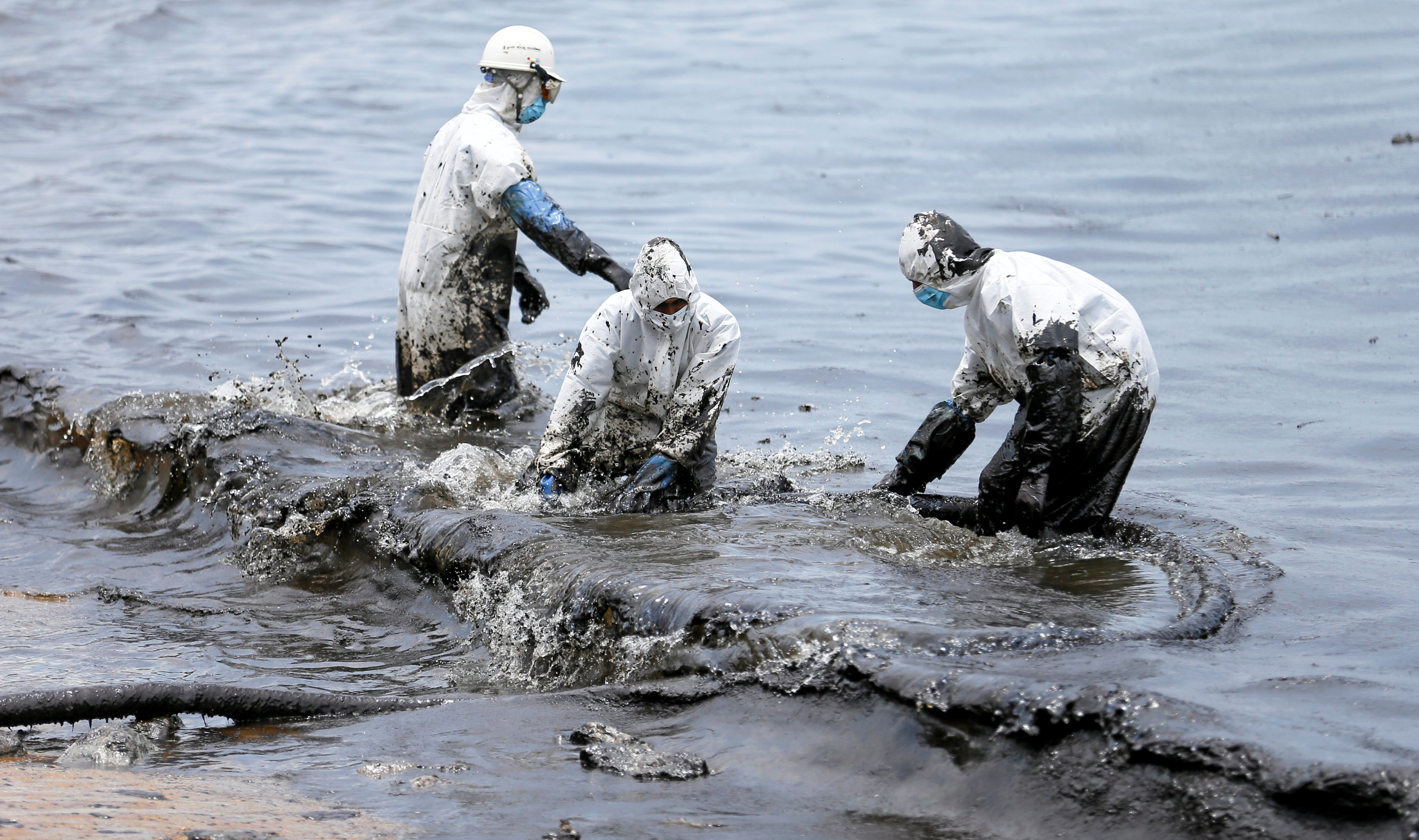 斯里兰卡海域发生石油泄漏事故(16)