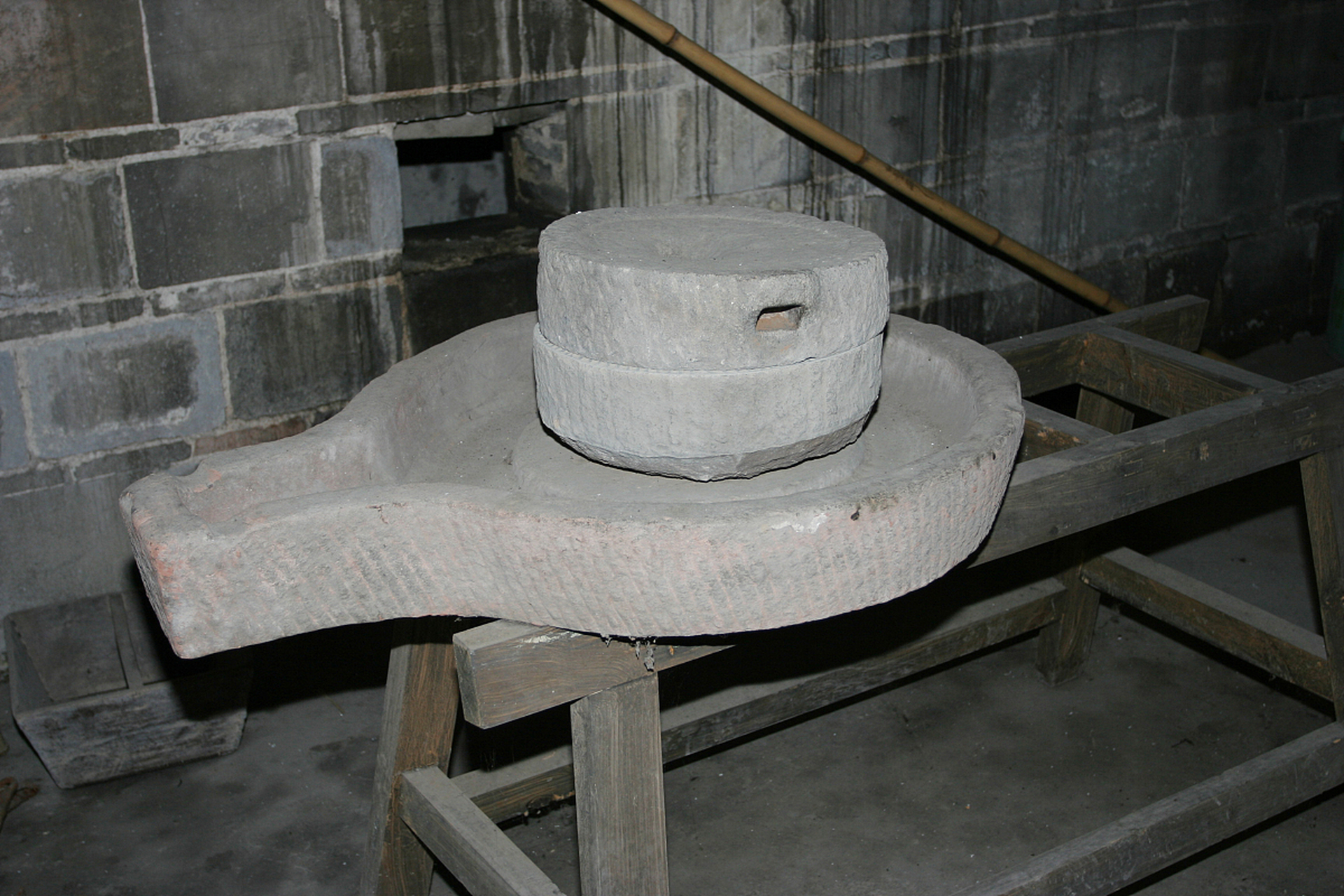 摘要:  石碾小米作为一种传统粮食加工方式,因环保和营养价值受到关注