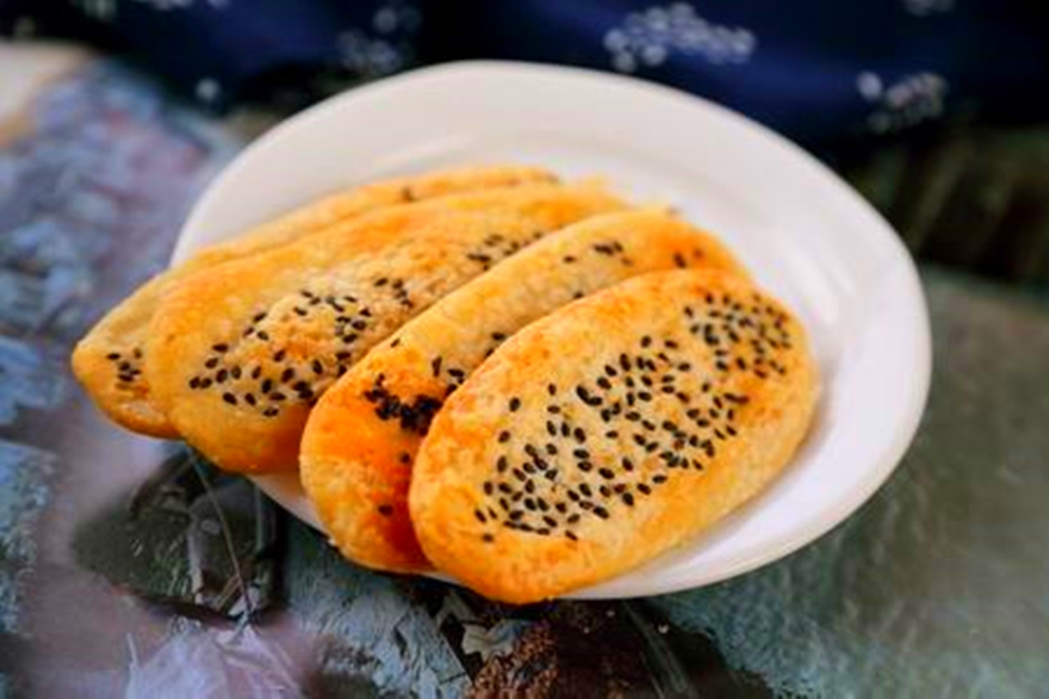 教大家做袜底酥,外皮酥脆,馅料柔软,吃了还想吃