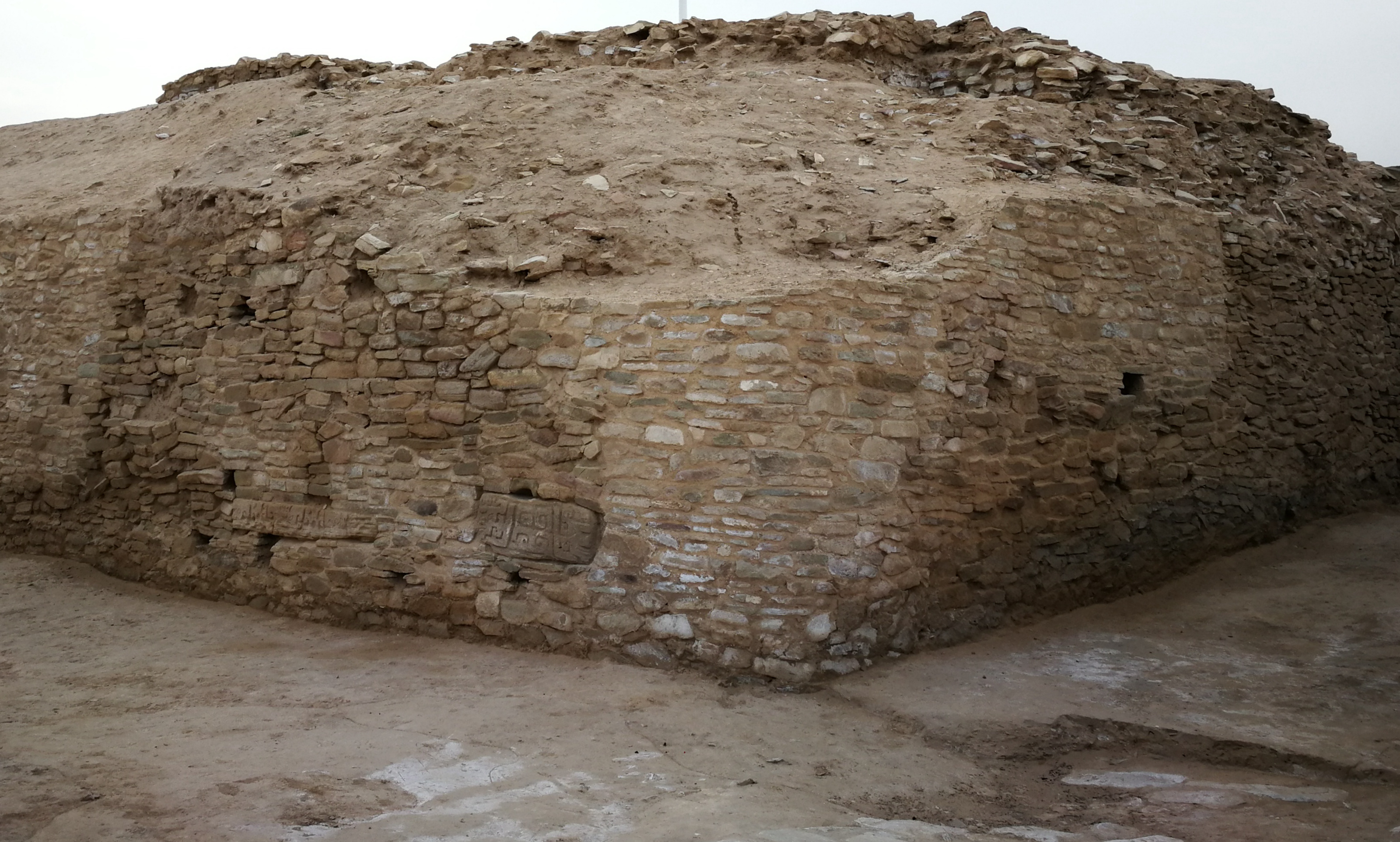 陕西石峁遗址皇城台发现70余件精美石雕(3)