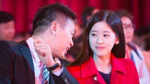 不知妻美事件:一个不检点,一个不要脸!