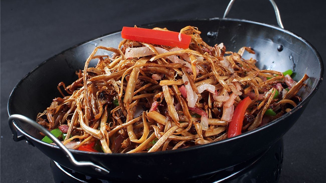 干锅茶树菇:香辣可口,劲道十足,全家人都喜欢