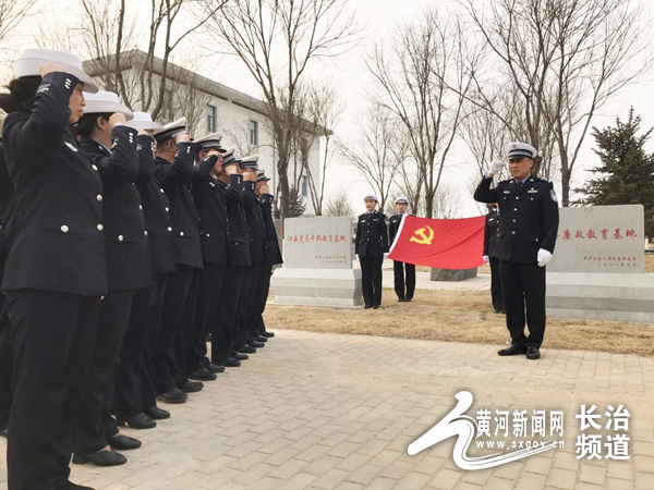 沁县交警举行清明祭扫活动