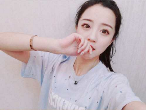 一直在快手很活跃的一对王乐乐杨清柠被封杀了,杨清柠上新闻,未成年人