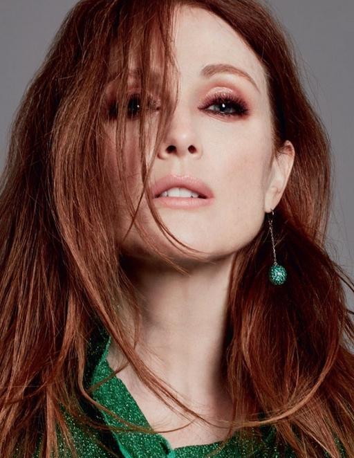 56岁朱丽安摩尔登杂志封面风韵犹存魅力诱人