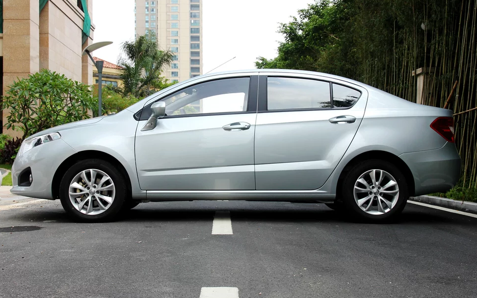 中华-中华h230,充斥着很多现代元素,给人一种很舒服的感觉