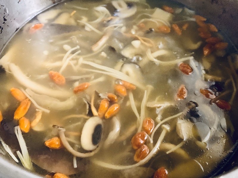 鲜美的滋补菌汤,也可做菌汤火锅底汤