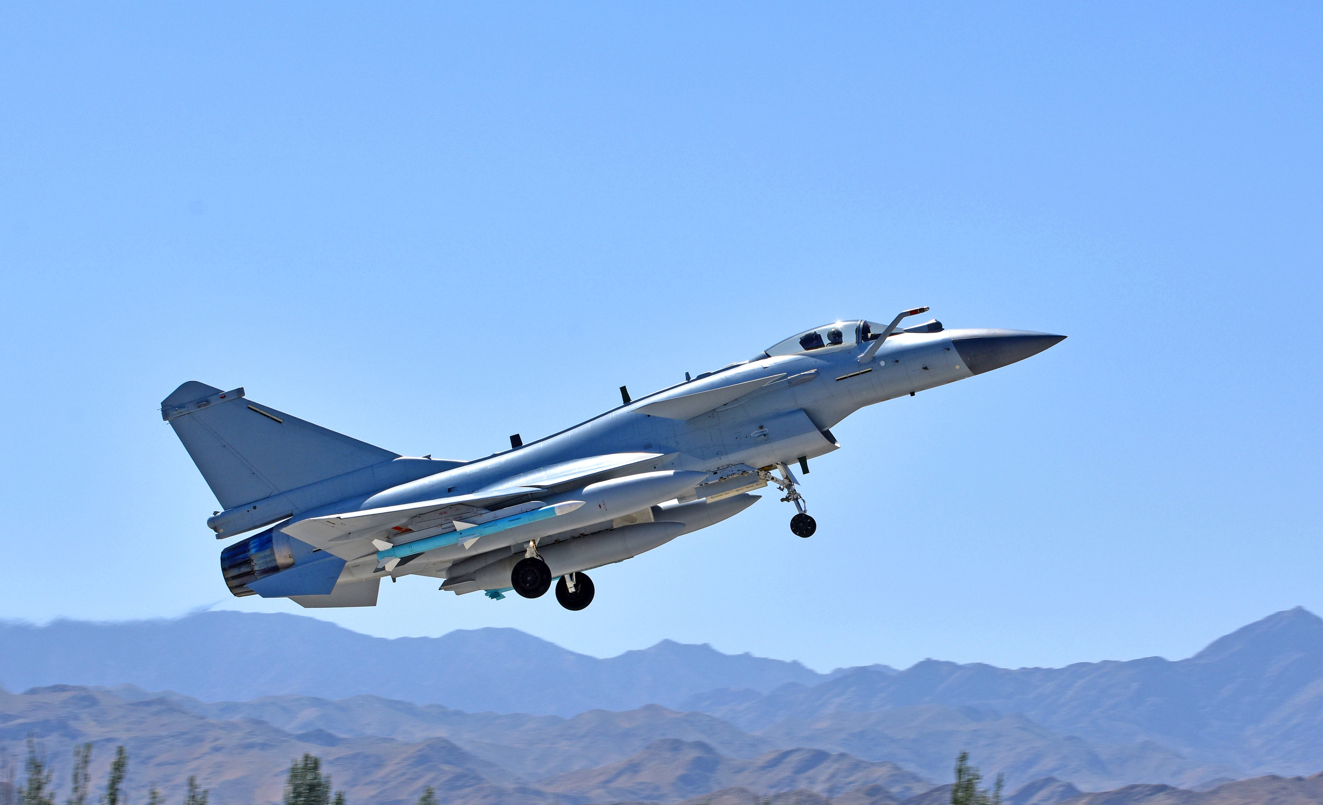 空军"红剑-2018"演习致力提升体系制胜能力(1)