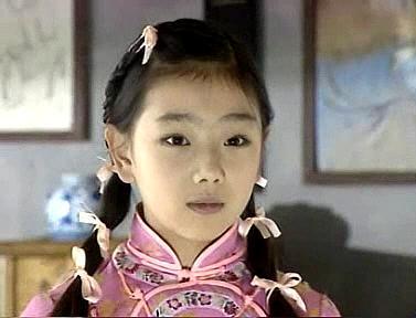 《还珠格格》"小鸽子"胡雅斯已出家,网友:光头也挡不住高颜值