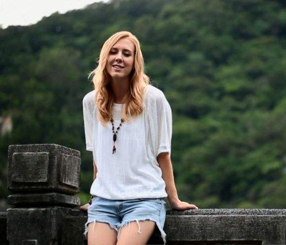 christine welch虽然不在中国出生,但学习了汉语,能唱出这么好听的