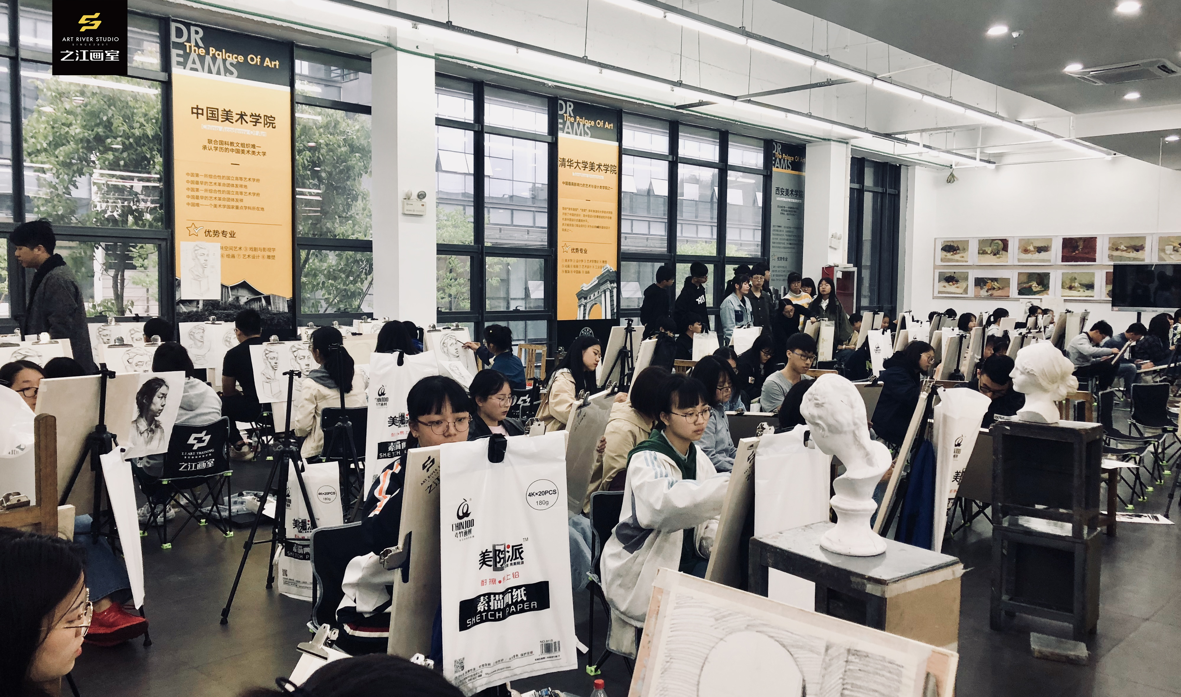 杭州画室素描课:画照片和对着真人画有什么区别?