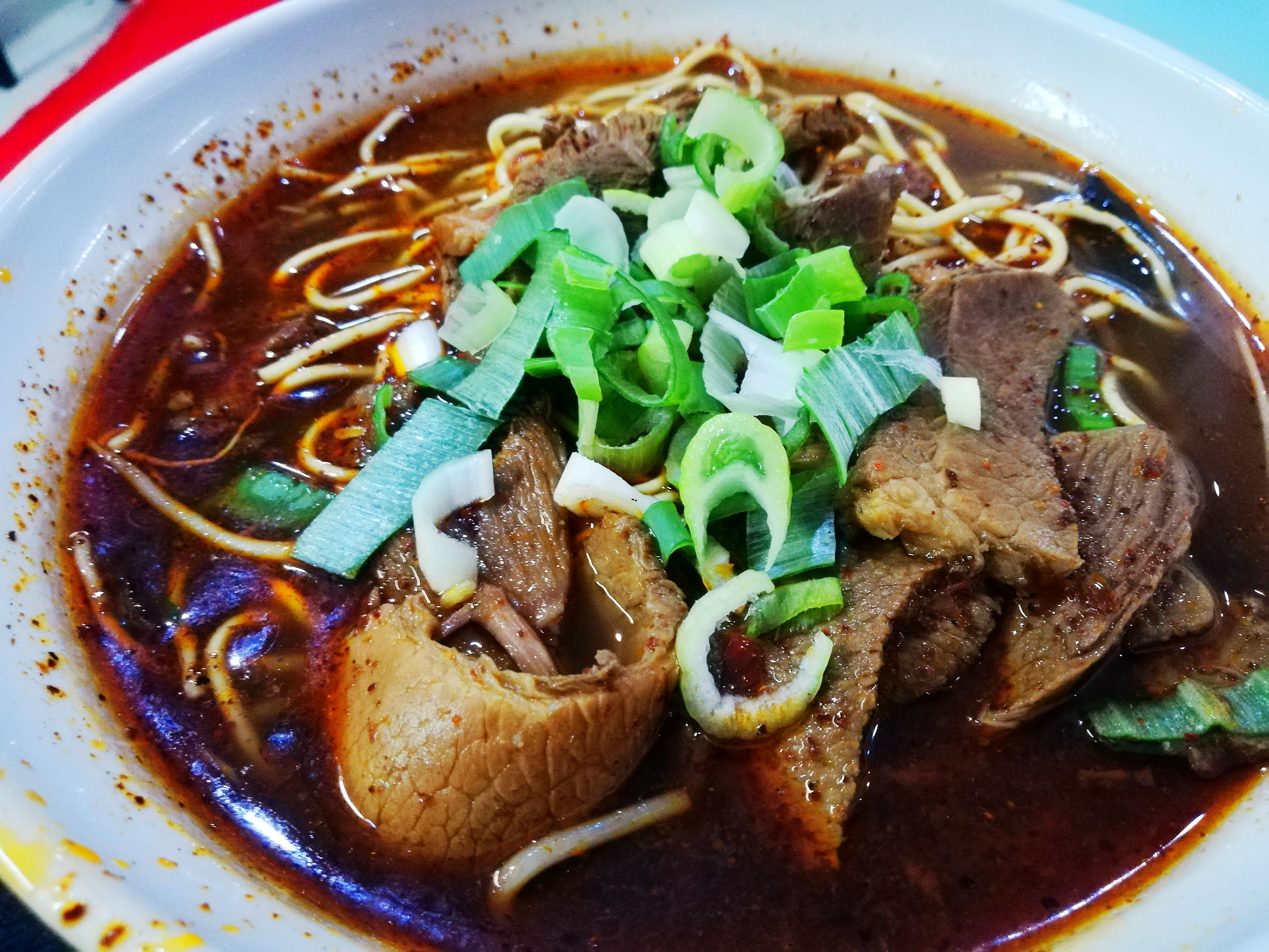 自驾游中国第32天,因五月天而爆红的襄阳牛肉面,真的好吃吗?