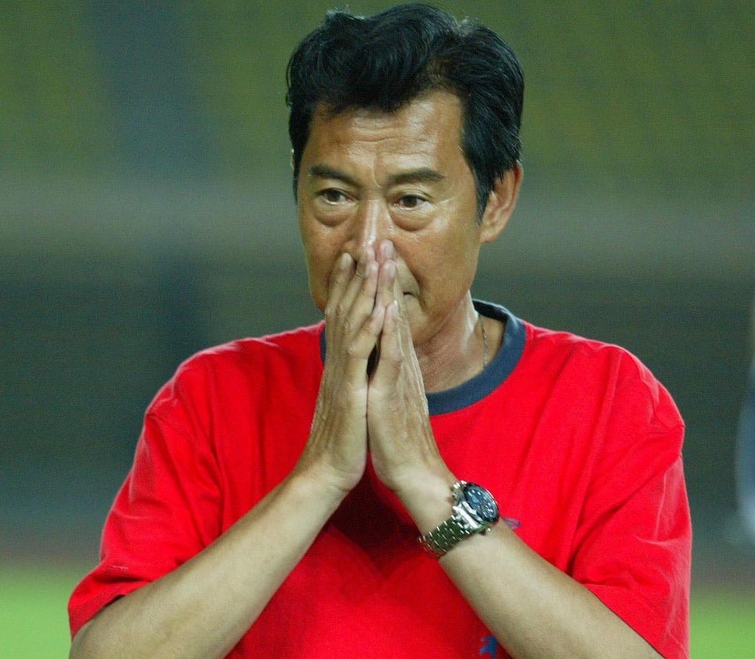 戚务生  作为上世纪九十年代担任国足主帅时间最长的戚务生,可谓烦＃