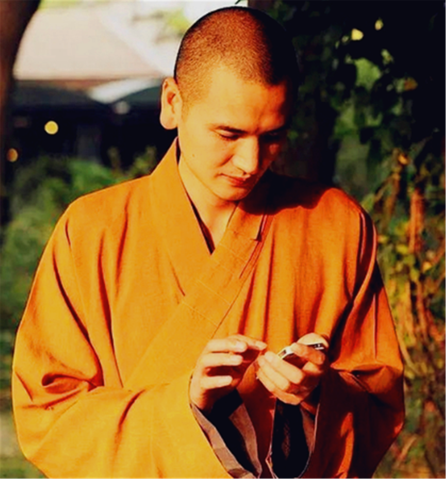 他拒绝当有钱人家女婿,选择出家,成了"中国最帅僧人"!