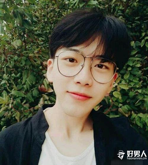 费启鸣女朋友胡小糖是谁?两人公开亲吻是承认恋情吗?