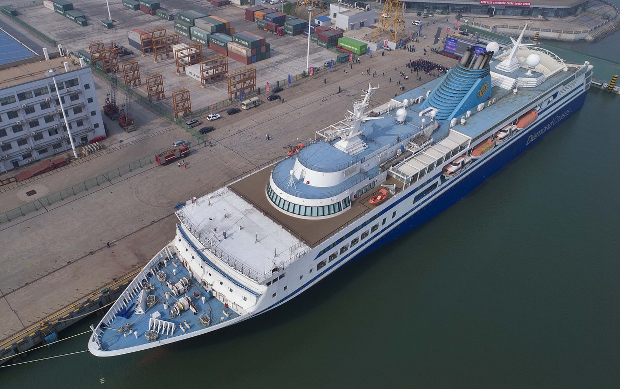 522连云港号是上海沪东造船厂制造的054型护卫舰,弦号522.