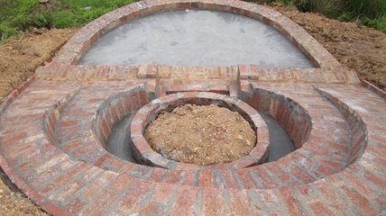 家里拆迁,父亲突然去世,兄弟姐妹们却忙着争起了财产,老三哭坟