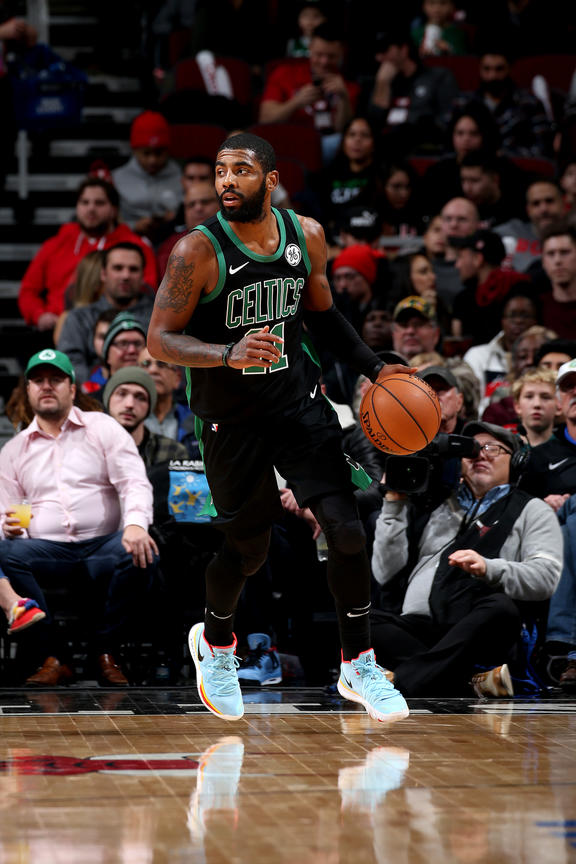 中锋 丹尼尔·豪斯得到22分,10篮板,5助攻,4封盖 效率值高达 50