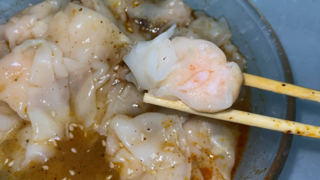 虾仁馄饨一口一个,是谁还没有学会!