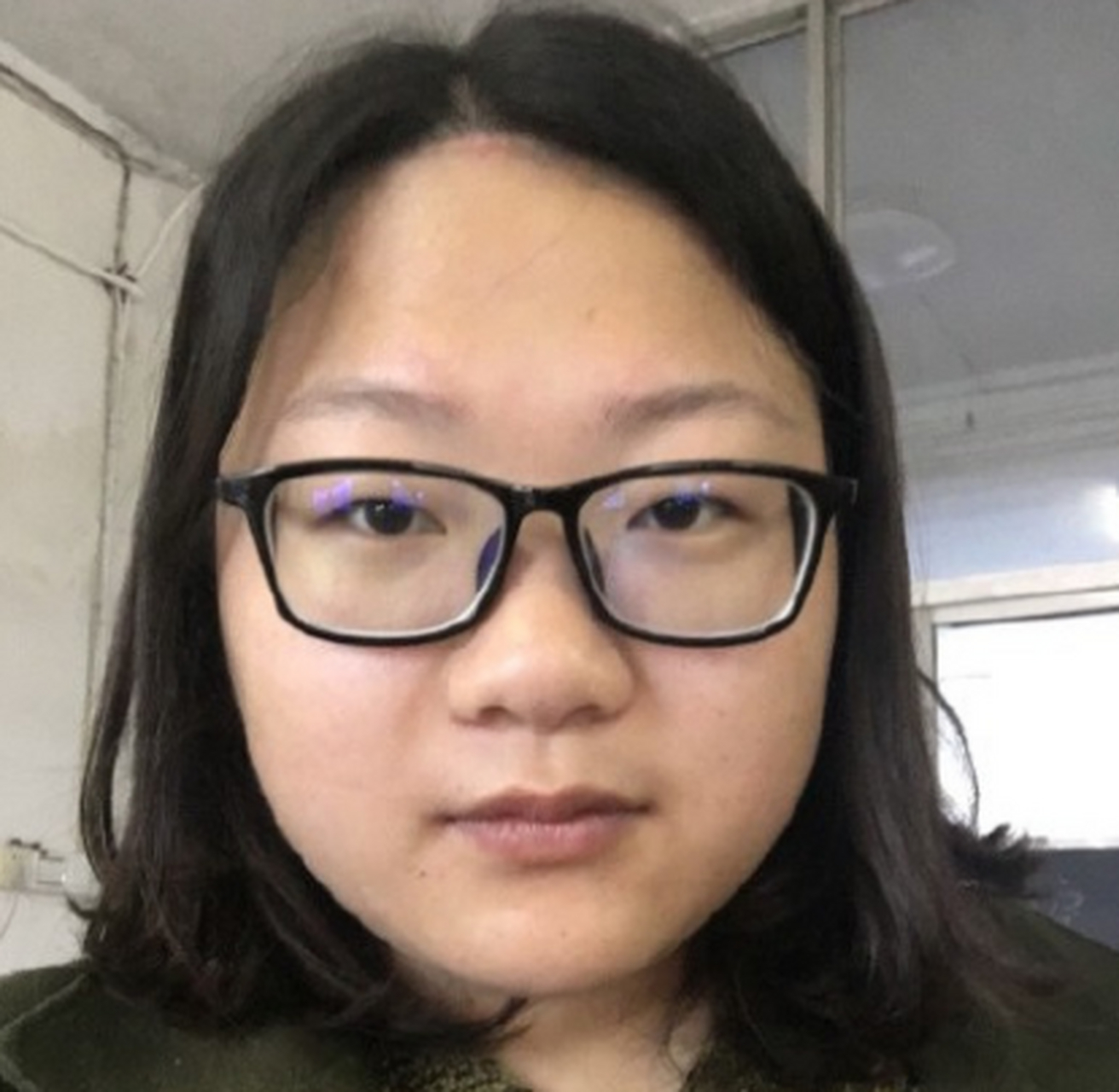 面相田宅宫宽广,生性善良,心胸开阔,凡事不会斤斤计较,易得长辈喜爱.