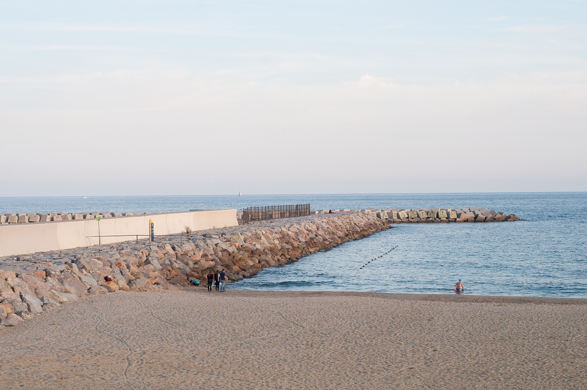 【探秘上海神秘海滩:滴水湖海边沙滩】