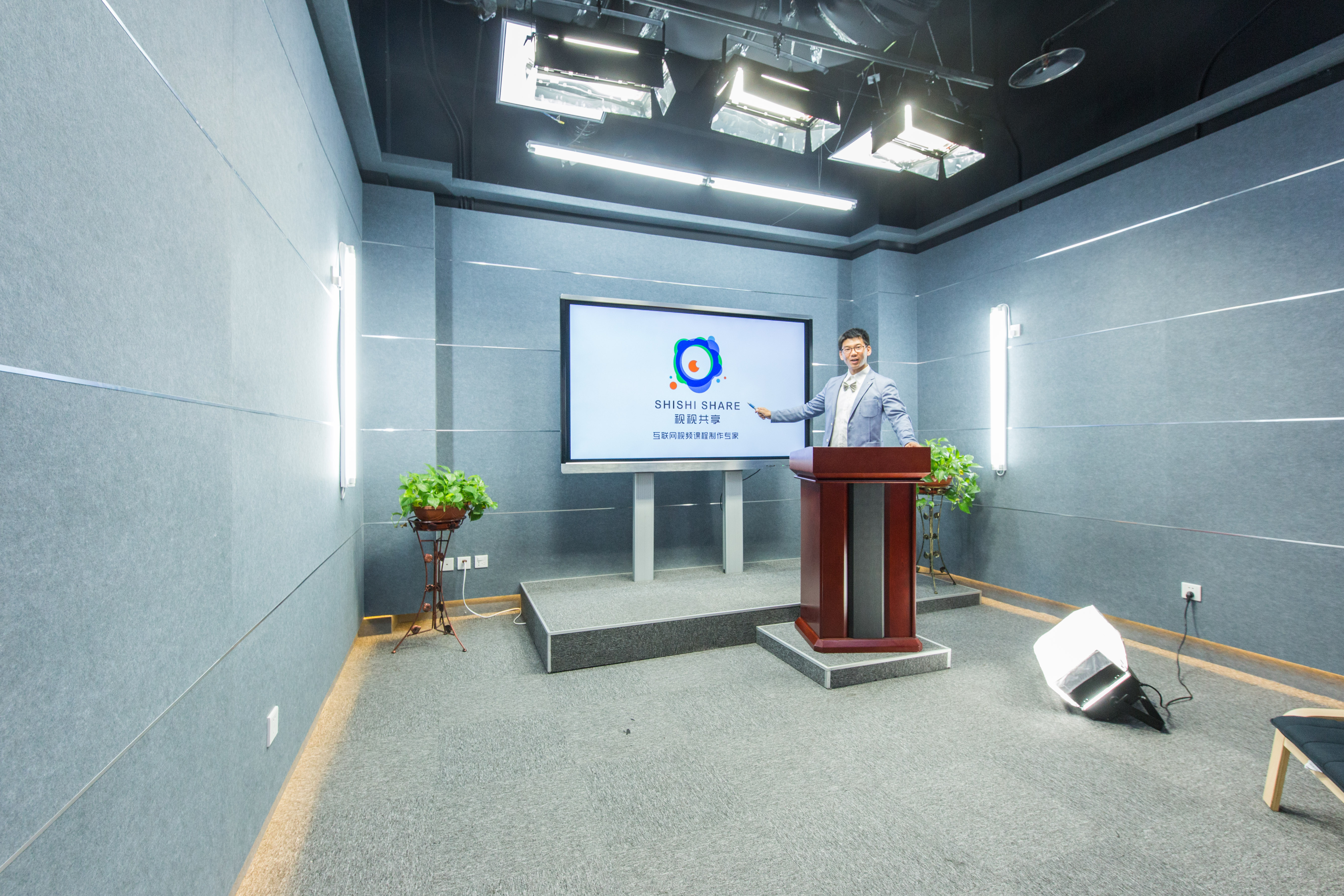 高校建设录播教室必要性的浅谈