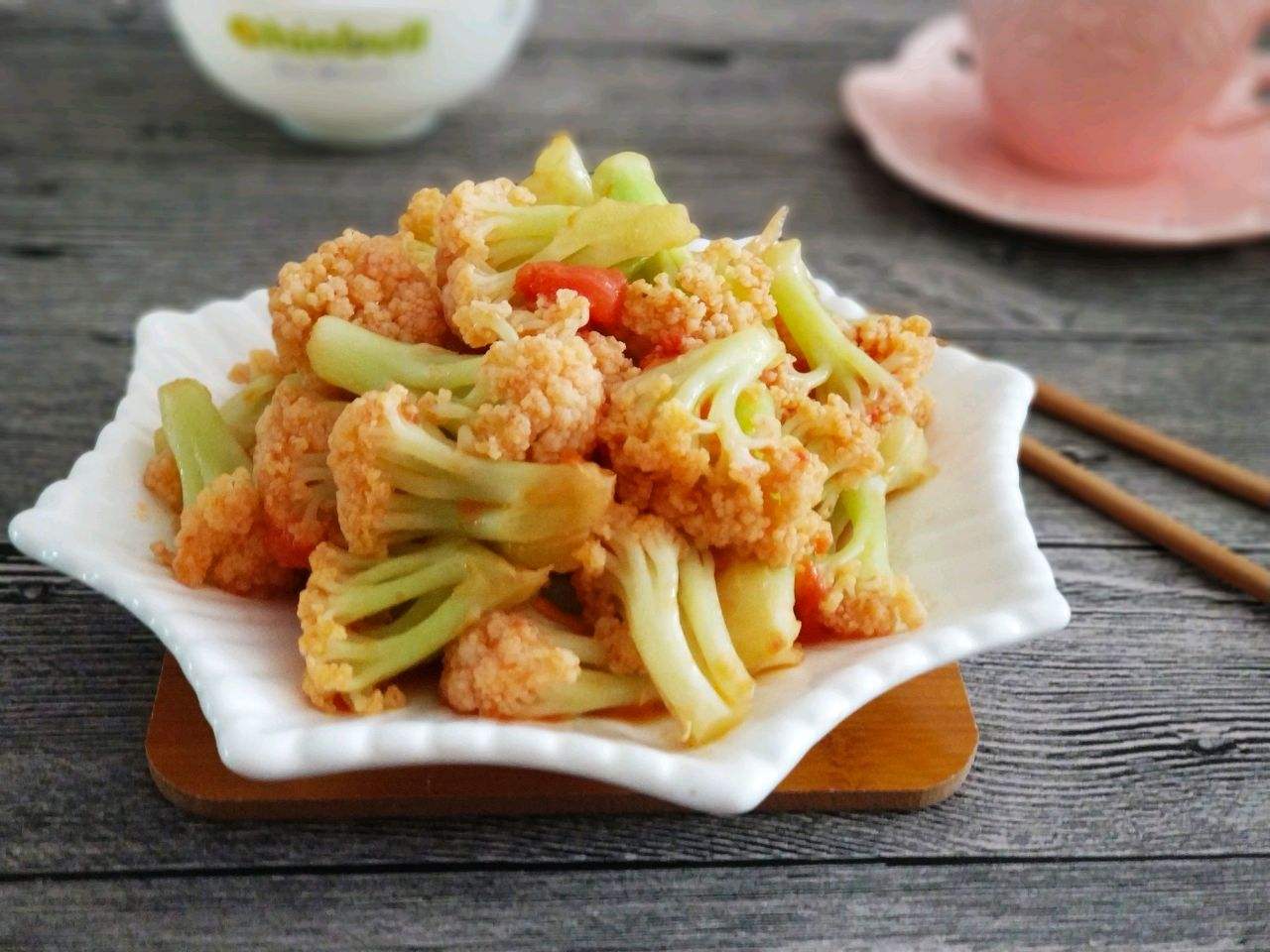 西红柿花菜,酸甜开胃,香味浓郁,色泽诱人,美味又营养!