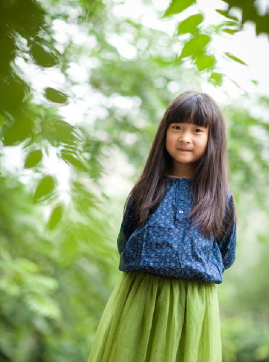 如今11岁的宗灵,脸蛋圆圆的,是一个非常可爱的小萝莉,相信长大后也是