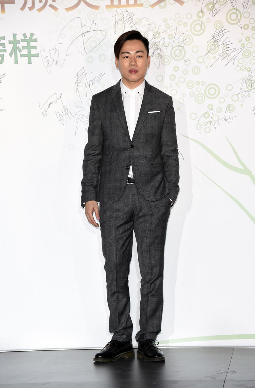 胡彦斌确实挺有钱的,甚至拥有私人飞机,他那个前任当初找圈内人借钱