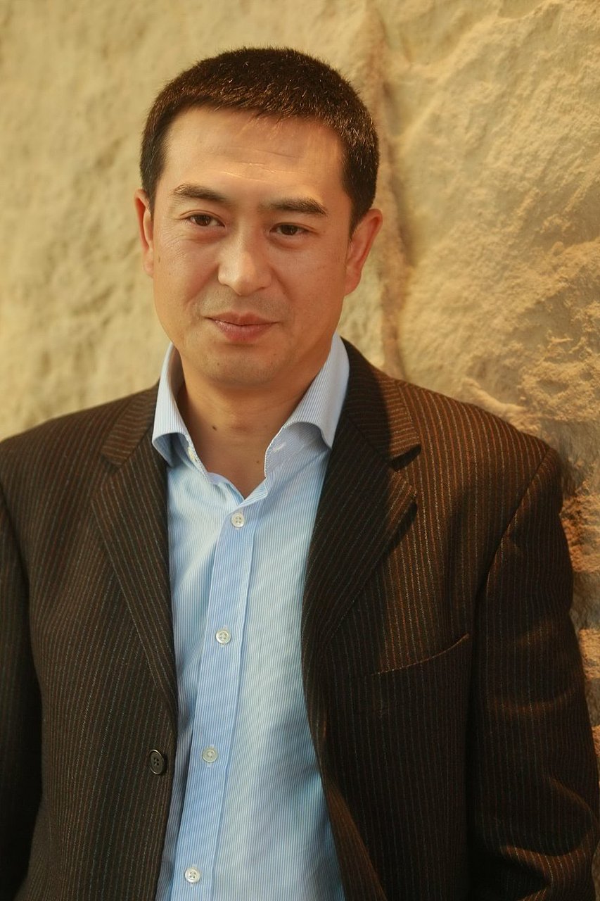 张嘉译:以精湛演技和深刻内涵赢得观众喜爱,他的每一个角色都让人难以