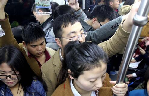 上班那点事:原来上班高峰挤地铁,是一项很有"难度"的事情