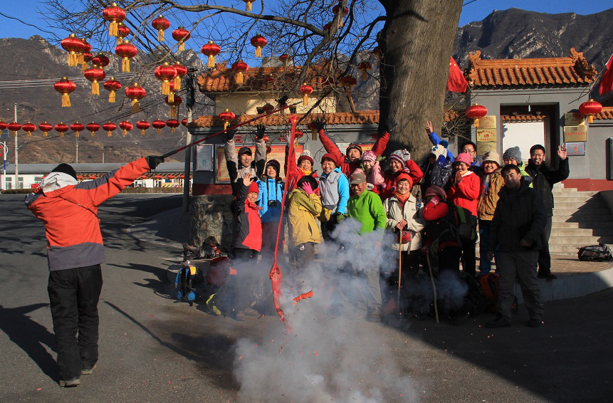 80年代过大年,有炮放有糖吃就开心,现在年味儿都去哪了?