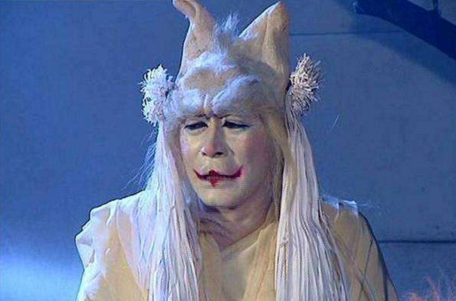 这位白无常也是六小龄童扮演的,只不过这时《西游记续集》中的片段