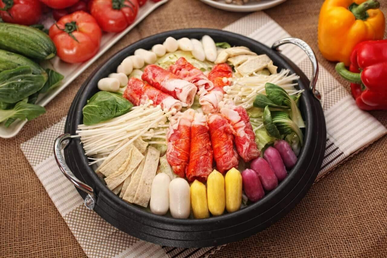 厨房小白临时上线做大厨,不要愁,来一份韩国部队火锅吧!