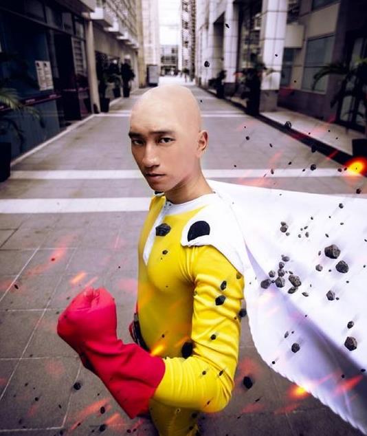 一拳超人cos,琦玉老师,你是变秃变强了,但你怎么不像卤蛋了?