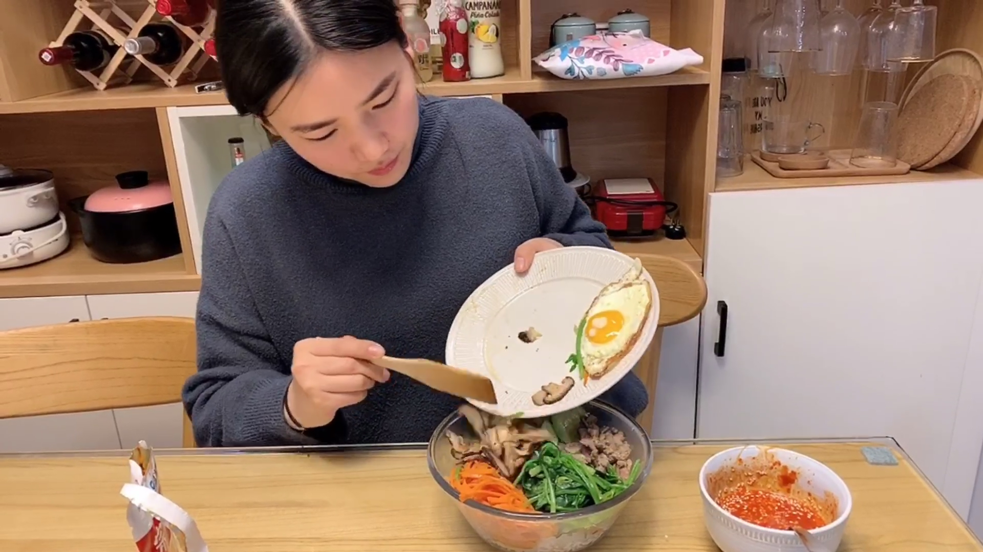小姐姐做的家庭版韩式拌饭,简单方便,太美味了吧!流口水了吗?