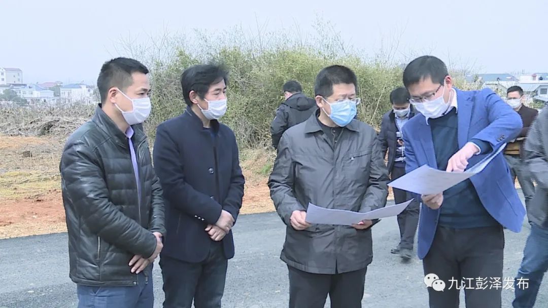 严盛平调研指导脱贫攻坚及疫情防控工作