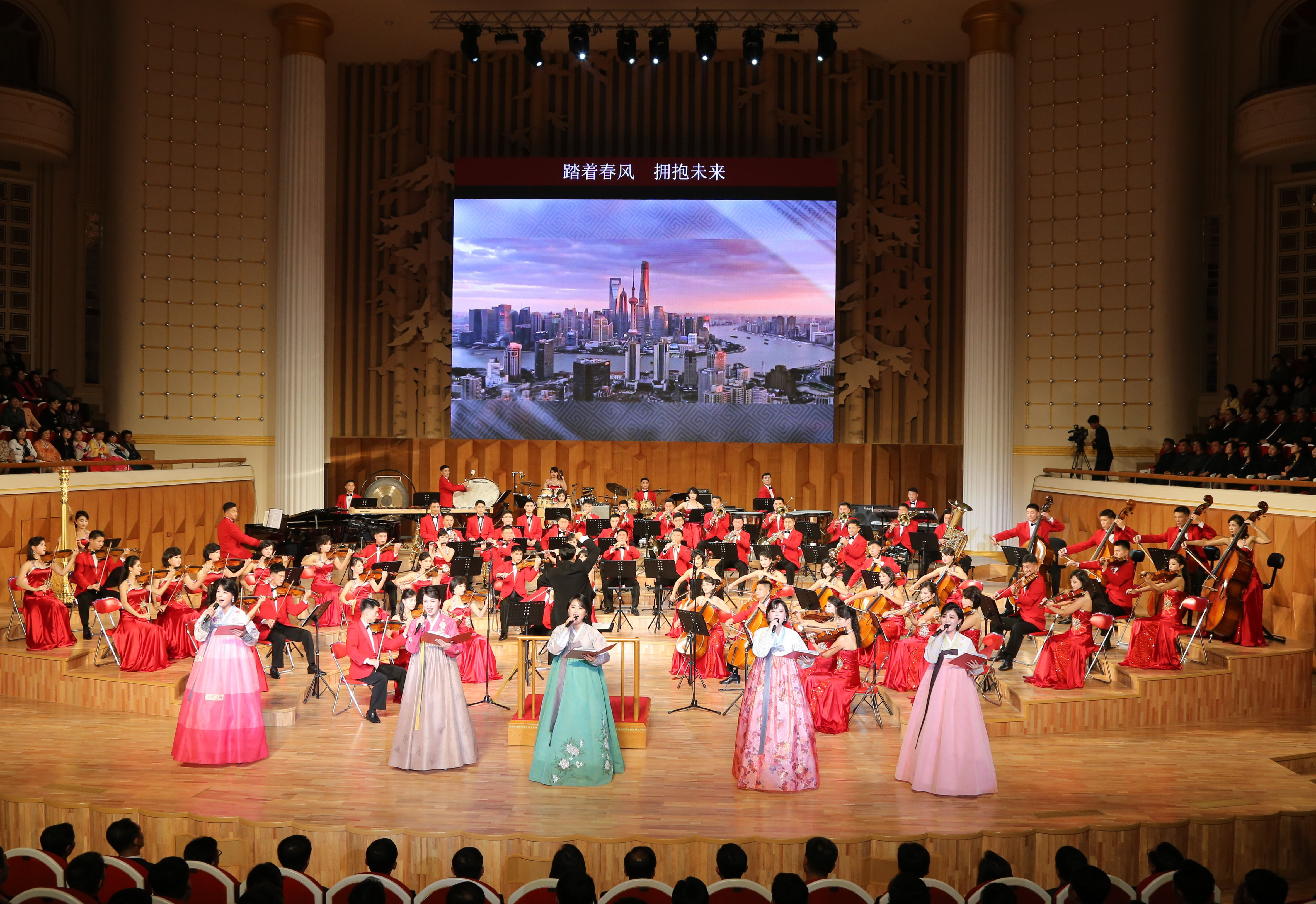 朝鲜三池渊管弦乐团在平壤举行文艺演出