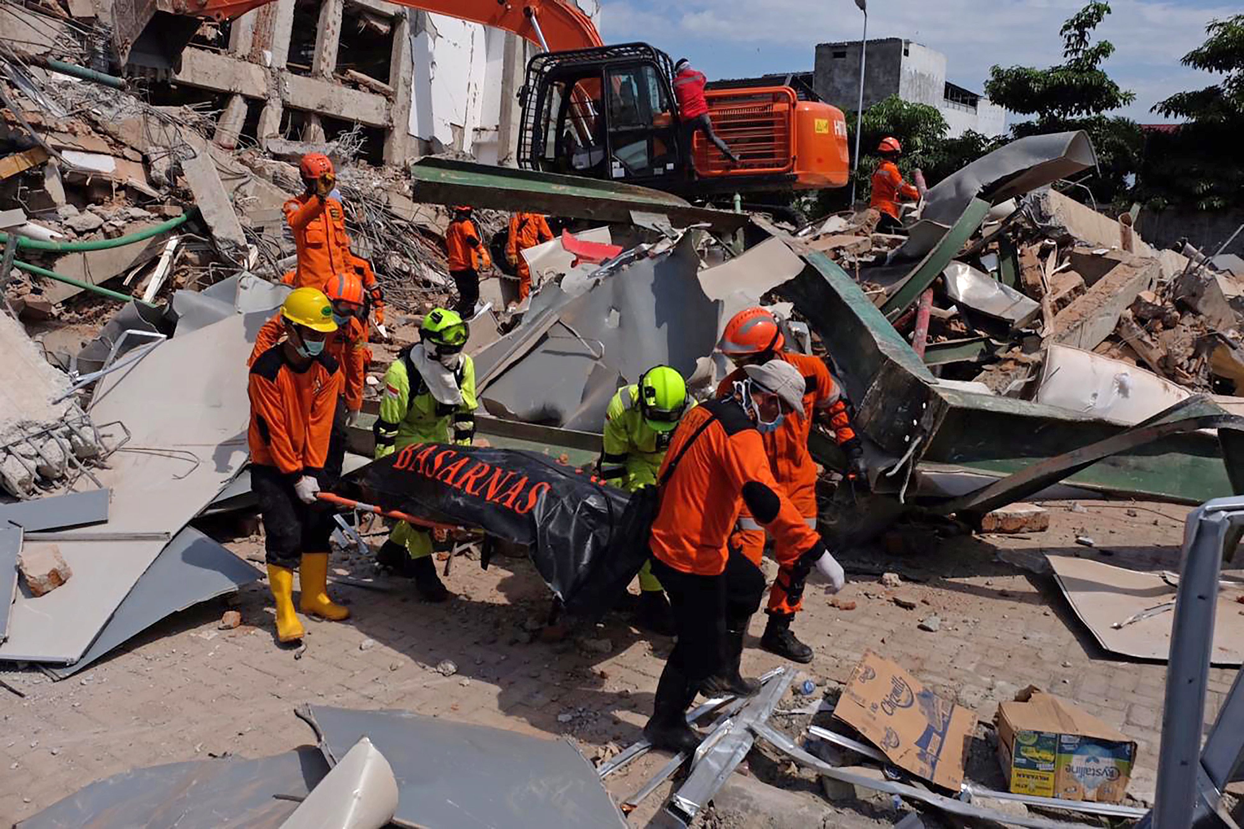 印尼中苏拉威西省地震海啸已经造成1234人死亡(2)