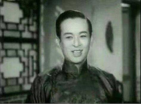 他被称为70年代的香港"黄金配角,曾扶持过刘德华,享年82岁